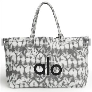Alo ICONIC Shopper tote